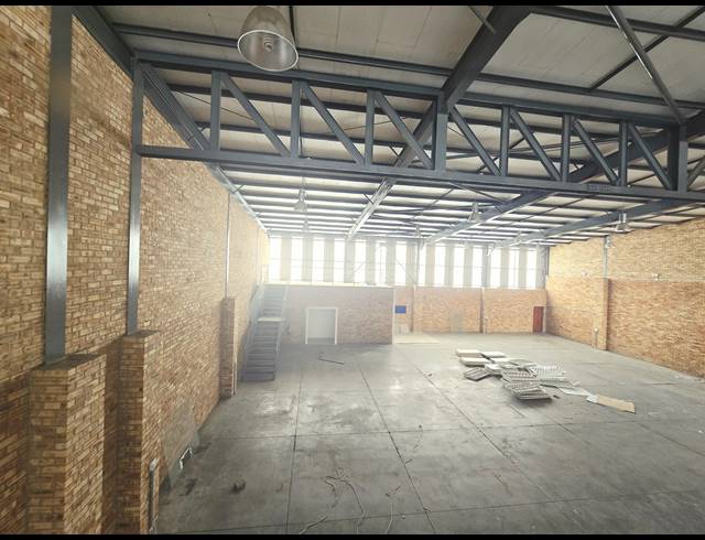 866M² WAREHOUSE TO LET IN NORTH RIDING